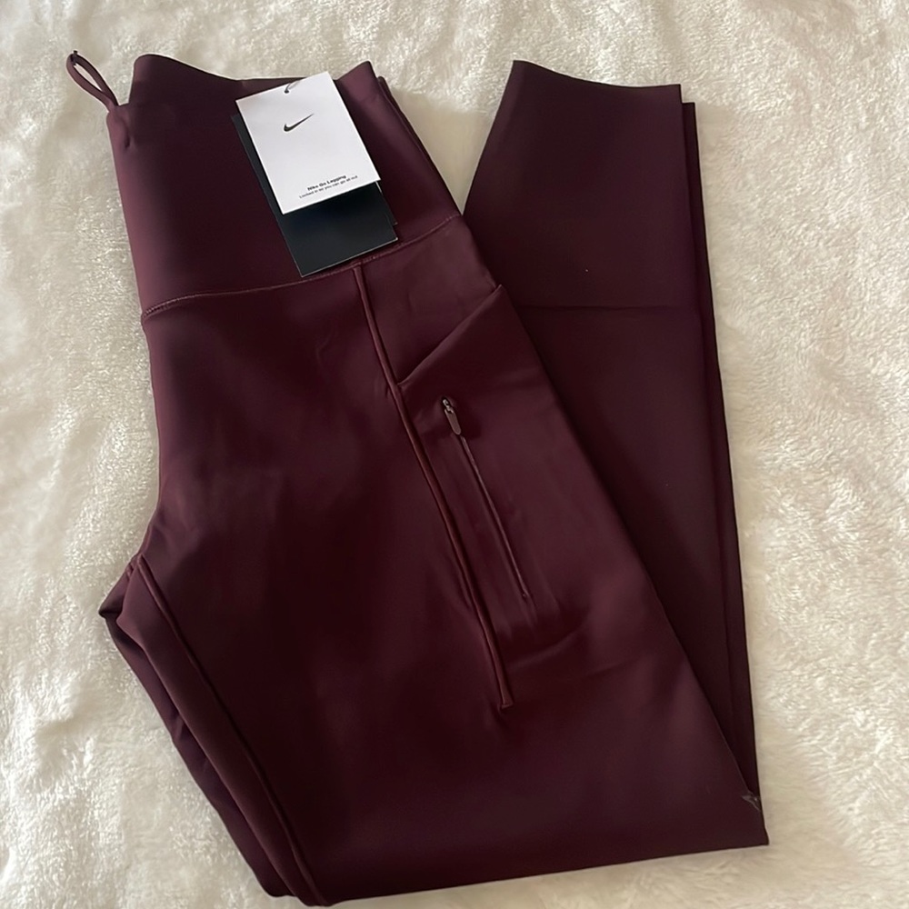 Brand new burgundy size medium 7/8 length Nike go legging . Amazing comfort